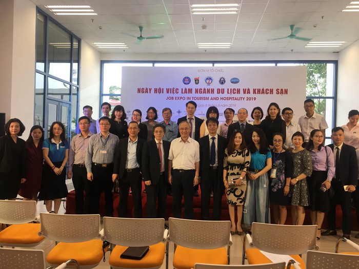 Các đại biểu chụp ảnh lưu niệm Các đại biểu chụp ảnh lưu niệm