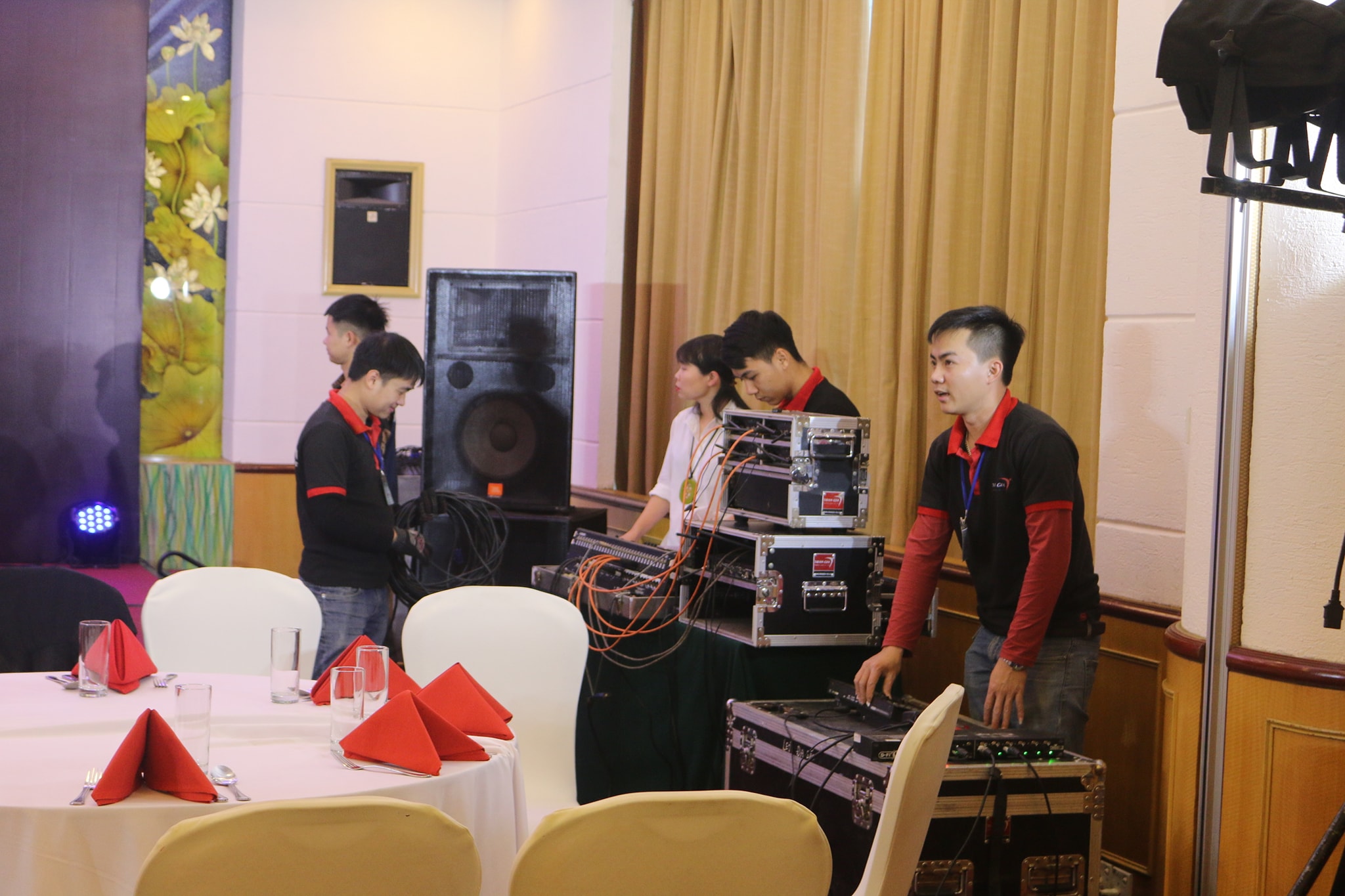 Chúng tôi nguyện là người thầm lặng đứng sau mỗi sự kiện Chúng tôi nguyện là người thầm lặng đứng sau mỗi sự kiện