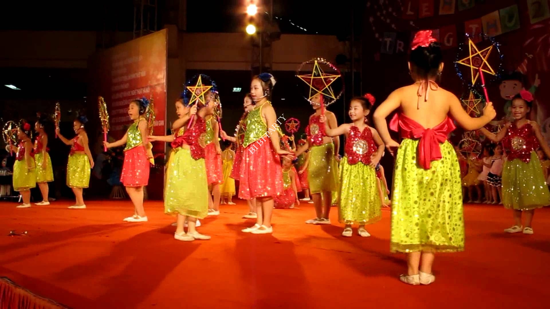 Các tiết mục sôi động đêm trung thu Các tiết mục sôi động đêm trung thu